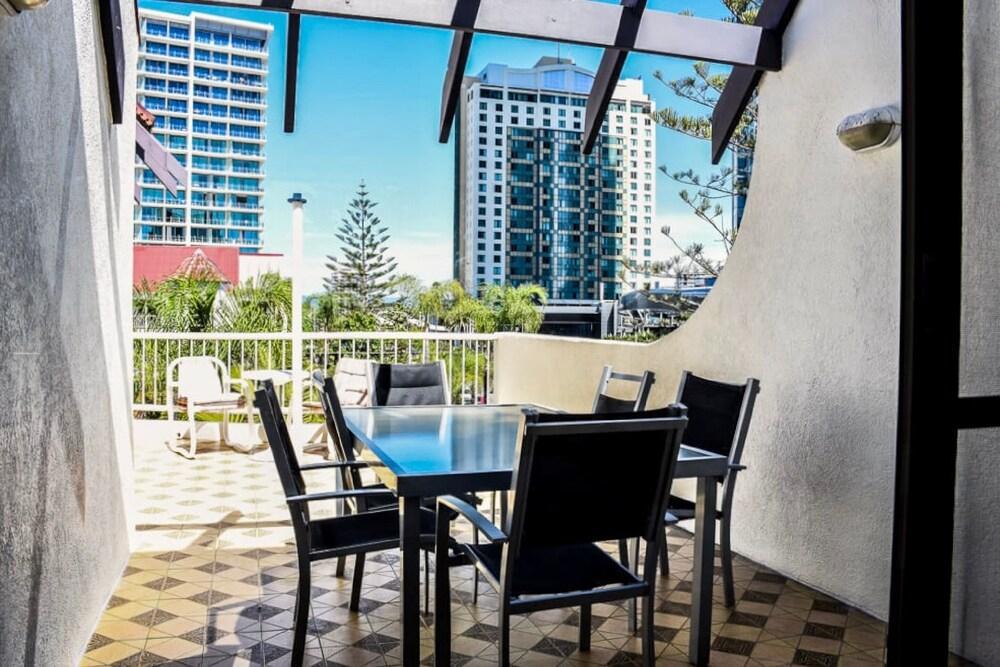 Copacabana Apartments Gold Coast Exterior photo